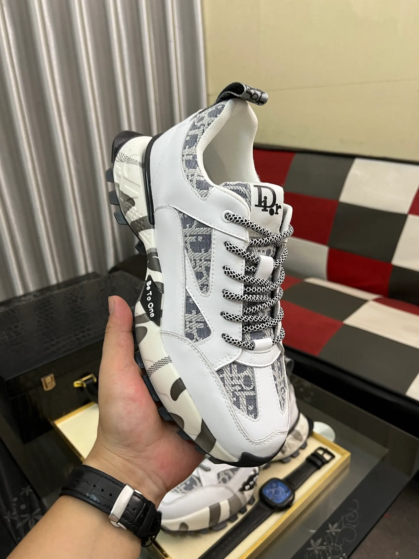 Men's Men's Shoes💰458⌚️⌚️Dior unique modern style sneakers. Counter purchasing 🏃casual leather shoes😍😍 original cowhide leather imported from Italy (refuses to discolor and grind feet) soles: original soles specially provided by the original factory, super cool😍 lace up and walk with wind👍 style design ⚠️ super comfortable and wear-resistant original soles. Just like shooting the real thing 🎬The real thing is better Code number: 38-443️⃣Colors available